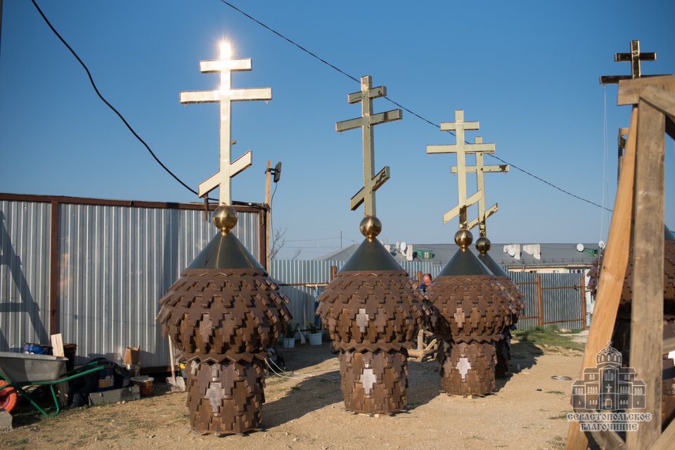 Новгородский накупольный крест с храма