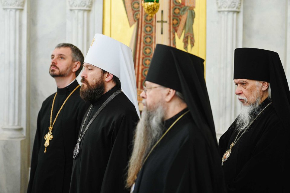 Московская епархия русской православной. Патриарх служит иерейским чином.