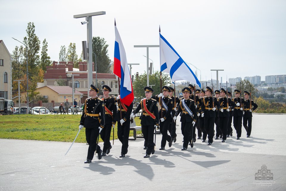 Новости севастополя юго восток. Севастополь сейчас. Памятник примирения в Севастополе. Вечный огонь в Севастополе c-2.